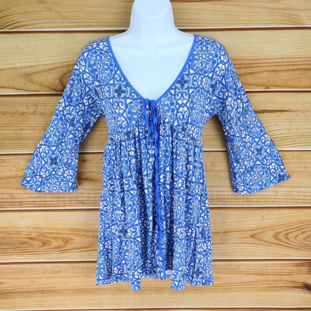 Express Blouse Womens Size S Blue Paisley Rayon 3/4 Bell Sleeves V-Neck Tie Soft